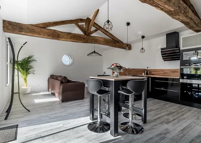 منزل ريفي De La Daudiere La Grange